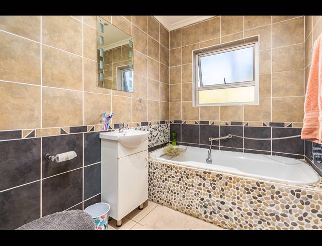 3 BEDROOM FREEHOLD FOR SALE IN PARKLANDS